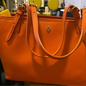 Orange lightweight Tory tote with gold logo. Ideal for every day and getaways.